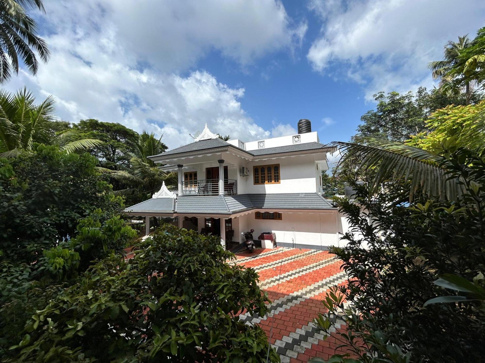 Puzhayoram Homestay Thrissur Extérieur photo