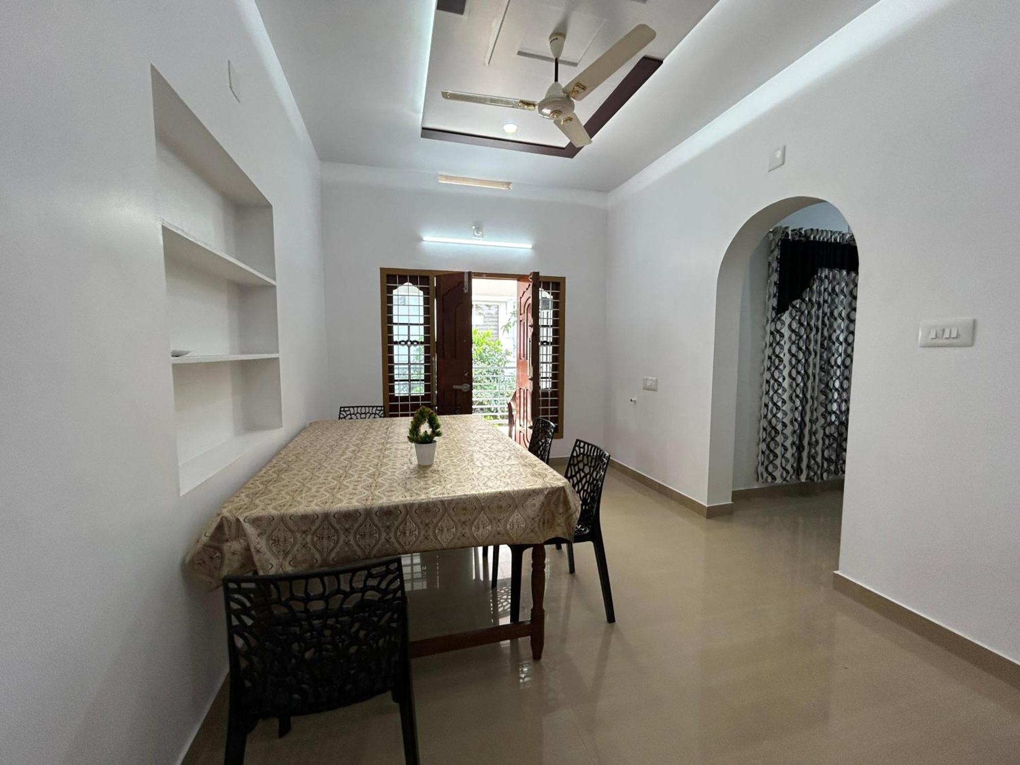 Puzhayoram Homestay Thrissur Extérieur photo